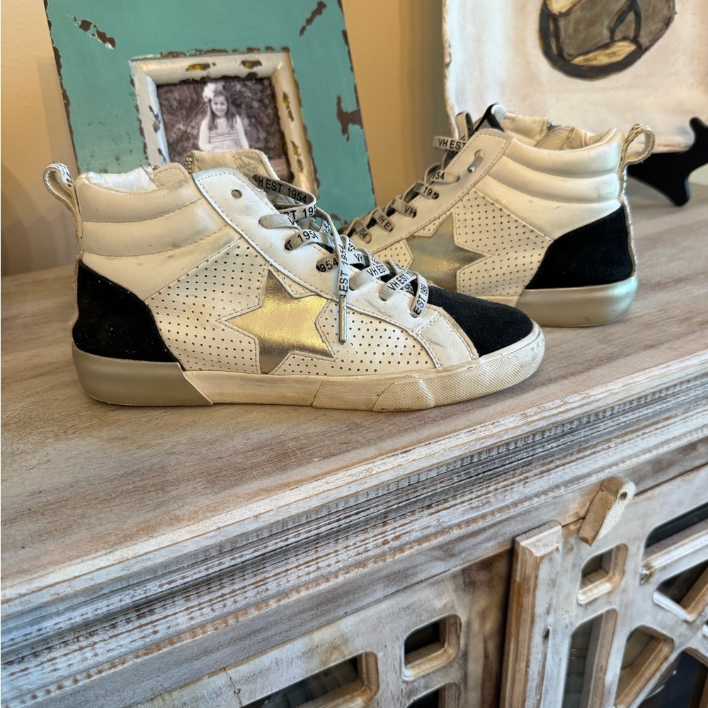 Vintage Havana White and Black Star Sneakers